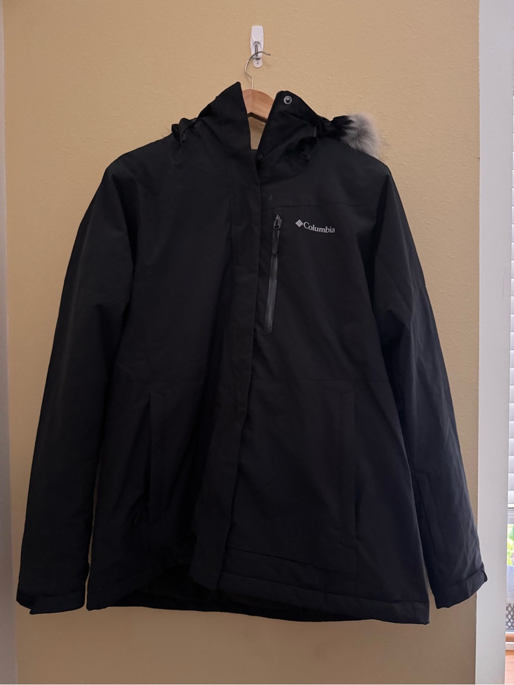 Columbia Black Ski & Snow Jacket with Faux Fur Trim